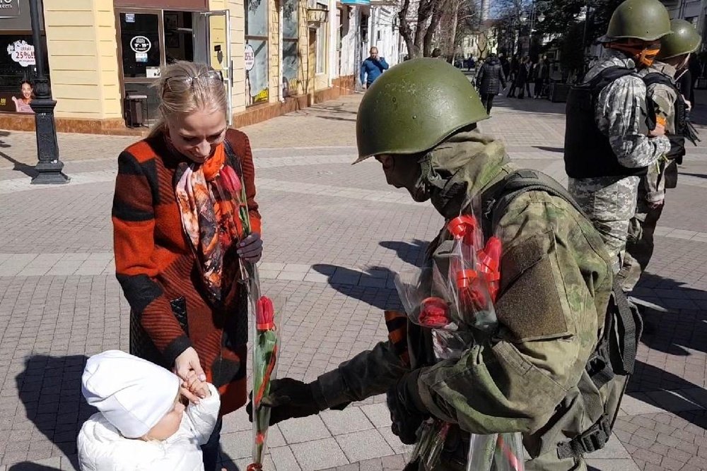 Падающий человек с крыши вид сверху